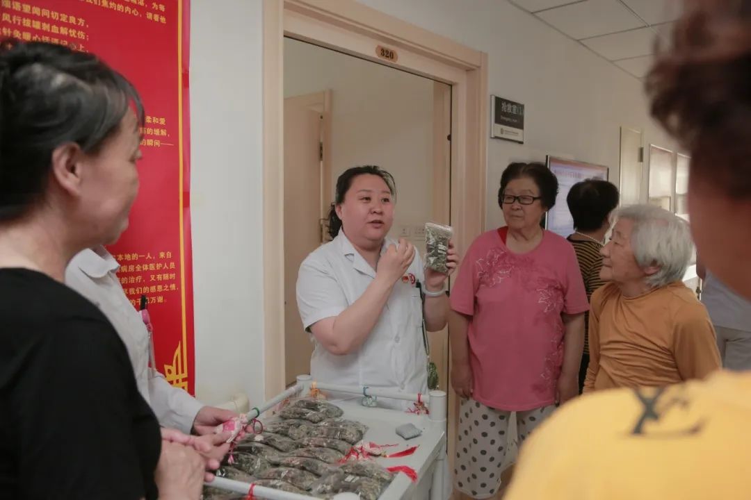 艾香沁病房 岐黄传安康 ——齐齐哈尔市中医医院中医经典病房端午主题活动圆满举行.jpg